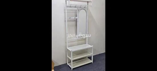 ستاند معدني مع مراية لحفظ مقتنيات البيت