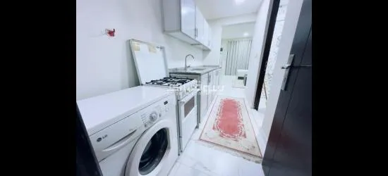 استديو مفروش فرش نظيف جدا